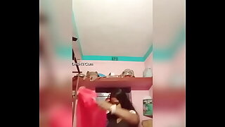 Mature indian bhabhi open her blouse