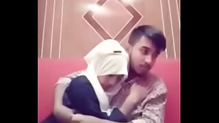 Desi BF &amp_ GF kissing in hotel