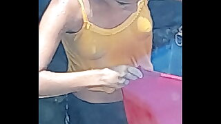 Meri kamsan kali boobs hila rhi h.