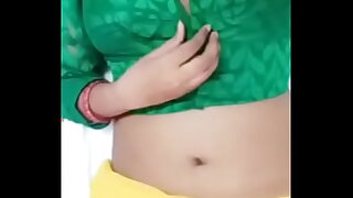 Instagram - Alisha.binniy show her wet pussy on saree