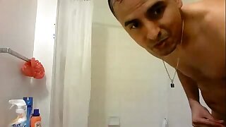 Delhi man in US showers while showing on cam