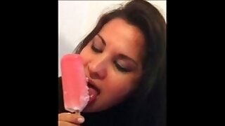 desi whore licking lolli