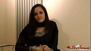 indian sexy babe jasmine playing with her bigtits and pussy